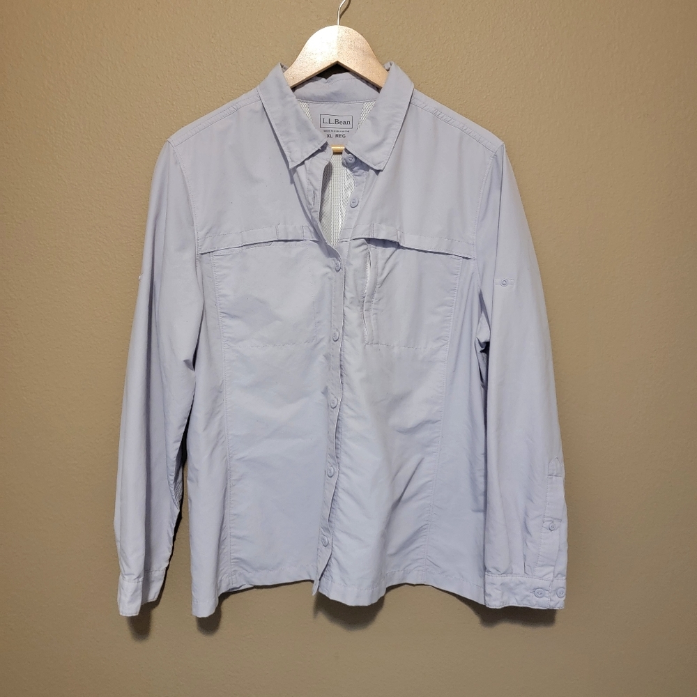 L.L. Bean light weight, light purple shirt/windbreaker. Size‎ XL